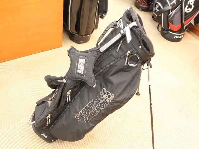 SCOTTY CAMERON キャディバッグ 希少・美品】SCOTTY CAMERON ゴルフキャディバッグ ドッグ 黒